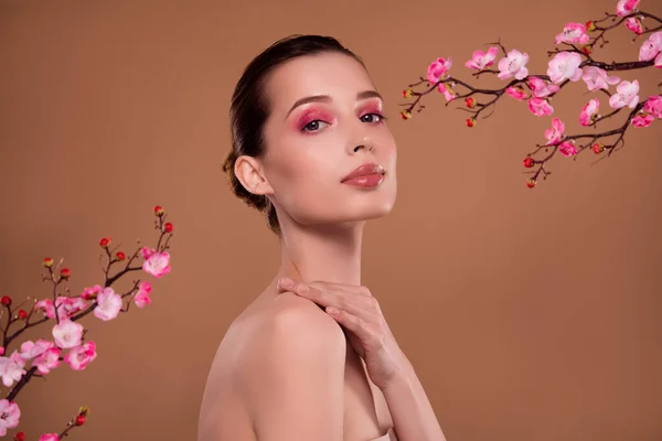 Foto Von Atemberaubenden Wunderschönen Lady Touch Körper Anwendung Schönheit Bio — Stockfoto