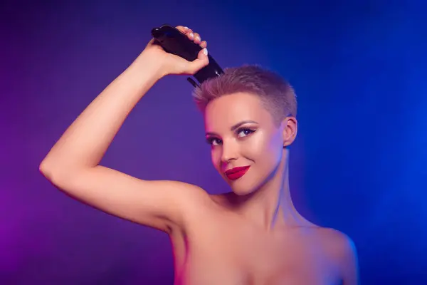 Photo Girl Cutting Hair Professional Barber Equipment Look Vivid Ultraviolet — Stock Photo, Image
