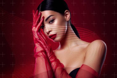 Göz kamaştırıcı eldivenli bir kadın kolajı. Kırmızı arka planda izole edilmiş yüz tanımlaması..