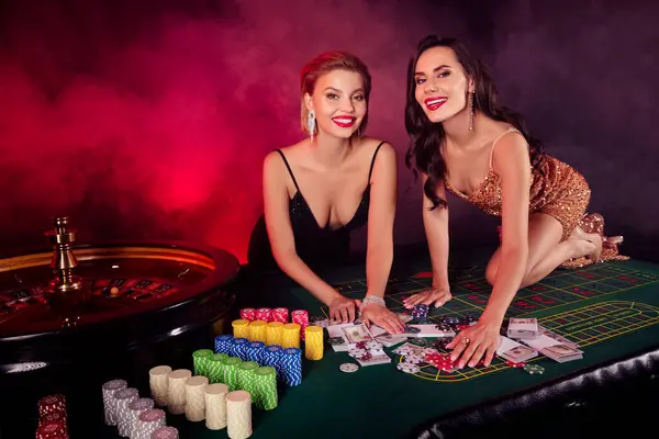 Photo Two Smiling Adorable Ladies Wear Sexy Dresses Winning Poker — Stock Photo, Image