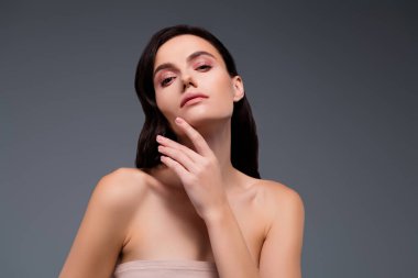 Kadın fotoğrafı. Kamera teması. Yumuşak yumuşak yüz..