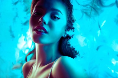 Baştan çıkarıcı kadının fotoğrafı. Şefkatin tadını çıkar. Maneviyatın tadını çıkar..