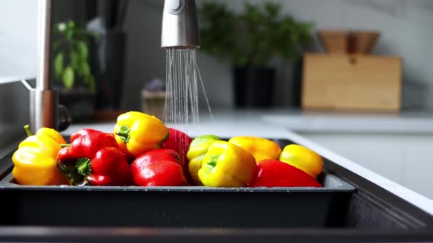 Yellow Red Pepper Washed Special Tray Vegetables Stream Water Pours — Stock Video