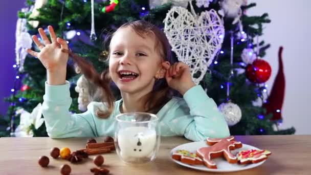 Little Curly Haired Girl Drinks Milk Glass Eats Gingerbread Christmas — Stok video