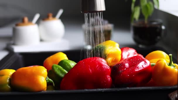Yellow Red Pepper Washed Special Tray Vegetables Stream Water Pours — Stockvideo