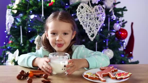Little Curly Girl Drinks Milk Glass Shape Bear Laughs Cheerfully — Stockvideo