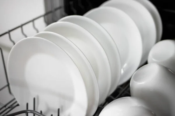 Вбудована Посудомийна Машина Чистий Посуд Посудомийній Машині Чистий Білий Посуд — стокове фото