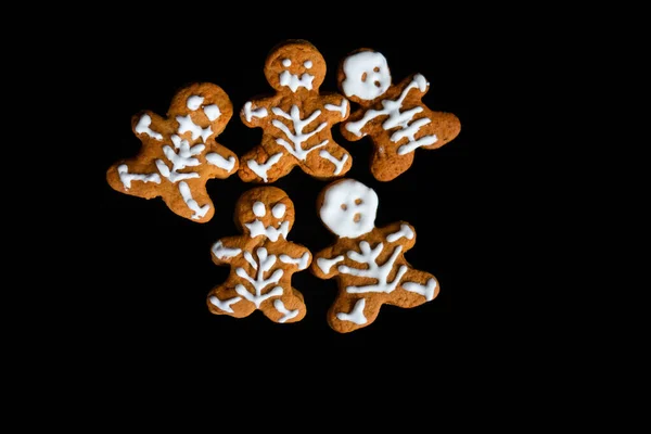 Group Baked Gingerbread Men Black Background Halloween Gingerbread Cookies Black — Stock fotografie