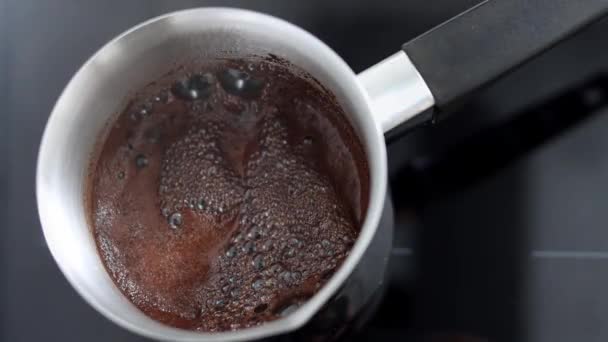 Aromatik Kahve Türk Kaynıyor Köpükler Ağzına Kadar Doluyor Sabah Kahvaltısı — Stok video