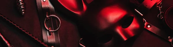 Набор Эротических Игрушек Секс Шопа Черно Красном Фоне Маска Кожаный — стоковое фото