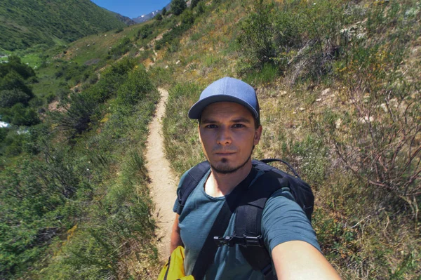 Selfie Caucasian Bearded Male Tourist Traveler Valley Mountains Summer — Stock Photo, Image