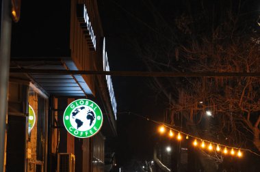 SHYMKENT, KAZAKHSAN - 23 HAZİRAN 2023: Kazakistan kahve markasının Global Coffee logosu