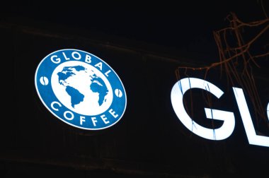 SHYMKENT, KAZAKHSAN - 23 HAZİRAN 2023: Kazakistan kahve markasının Global Coffee logosu