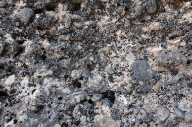 Dağdaki gri bir taşın dokusu.