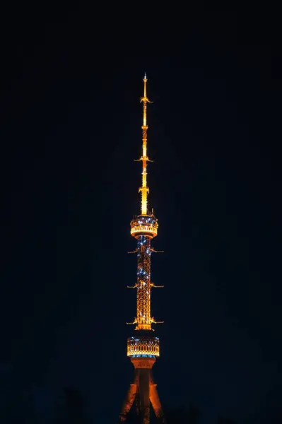 Televisi Markah Tanah Asia Menerangi Menara Pada Malam Hari Tashkent — Stok Foto