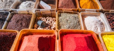 Türkiye 'deki Arap pazarında çeşitli doğulu Türk baharatları
