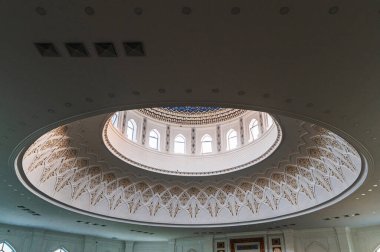 Özbekistan, Taşkent 'teki Beyaz Küçük Cami' nin içinde tavan ve dekore edilmiş kubbe