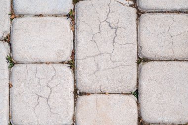 Kaldırım kenarındaki beyaz taş kaldırım levhalarının dokusu