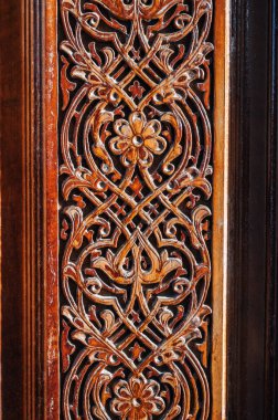 Tacik İslam kandakori desenleri Tacikistan 'da antik bir ahşap kapı üzerine arabesk süslemesi