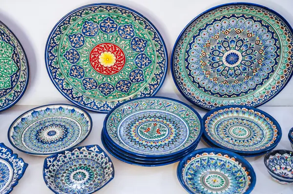 stock image Arabic Uzbek handmade ceramic plates with hand-painted with a traditional East Asian colorful pattern in bazaar in Uzbekistan in Tashkent