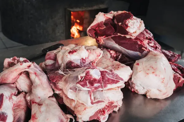 stock image Fresh raw lamb meat on the counter for cooking traditional Asian Uzbek pilaf in restaurant Central Asian Pilaf Center Besh Qozon in Tashkent in Uzbekistan