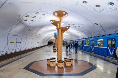 Bodomzor metro istasyonunun içi. Taşkent, Özbekistan - 17 Nisan 2024