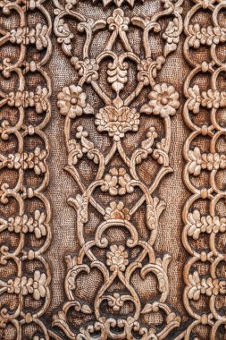 Özbekistan 'ın Taşkent kentindeki ahşap kapılı Özbek süsü