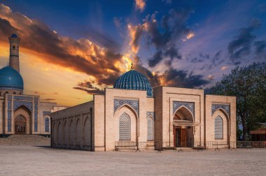 Özbekistan, Taşkent 'teki antik İslam müzesi medresesi Muyi Muborak. Yazın mimari kompleksi Hazrati İmam