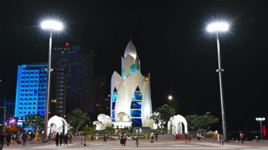 Lotus Thap Tram Huong Kulesi, Vietnam 'daki Nha Trang şehrinin merkez meydanında. Nha Trang, Vietnam - 2 Eylül 2024