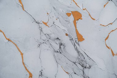 Gri mermer desenli arka plan ve beyaz altın desenli