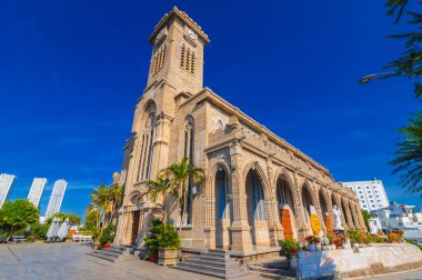 Kral Katedrali İsa 'nın cephesi aynı zamanda yazın Asya' daki Nha Trang Katedrali veya Taş Kilise olarak da adlandırılır. Nha Trang, Vietnam - 22 Ağustos 2024