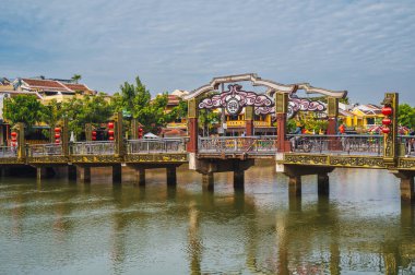 Vietnam 'ın Hoi An şehrindeki Thu Bon Nehri üzerindeki Hoi Köprüsü.