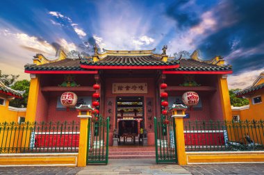 Asya 'da Hoi' deki eski bir kasabada tapınağı olan bir Budist tapınağının kapısı. Vietnam 'da bir şehir.