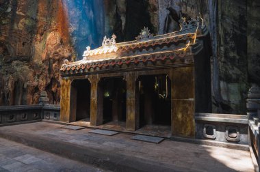 Da Nang, Vietnam 'daki Huyen Khong Mağarası' ndaki Asya Budist Tapınağı.