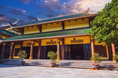 modern güzel Budist tapınağı Linh ung Pagoda, Da Nang, Vietnam 'da yaz aylarında Asya' da