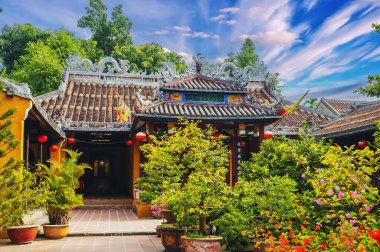 Vietnam 'ın Hoi An kasabasındaki Vietnam tapınağındaki Asya Budist tapınağı. Yazın günbatımında Vietnam' da.