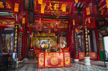 Asya 'da Hoi An' da eski bir kasabada bir pagoda üzerinde antik bir Asya Budist tapınağı. Hoi An, Vietnam - 12 Eylül 2024