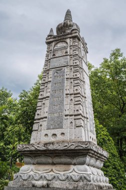 Vietnam 'daki Nha Trang, Asya' daki Long Son Pagoda 'da bulunan Budist taş heykel.