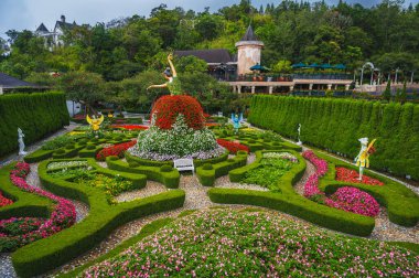 SunWorld Ba Na Hills turistik bölgesinde güzel bir çiçek bahçesi.