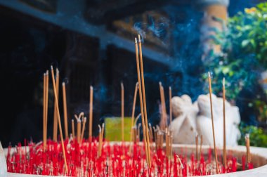 Da Nang, Vietnam 'daki mermer dağlarda Senko aromatik tütsü..