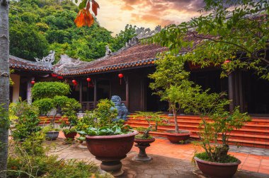 Vietnam 'ın Danang şehrindeki mermer dağlarda tapınak tapınağı..