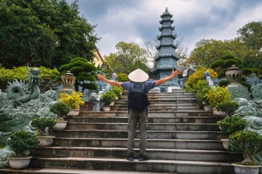 Vietnam 'da Da Nang' daki Linh Ung Pagoda 'da turist gezgini. Asya 'da seyahat ve turizm kavramı