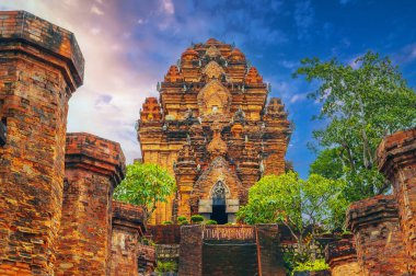 Vietnam 'ın ünlü dini Cham Po Nagar Kuleleri Vietnam' da Nha Trang, Asya 'da