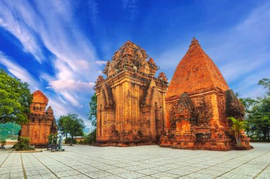 Vietnam 'daki Nha Trang, Vietnam' daki Cham Po Nagar Kuleleri antik Vietnam kompleksi