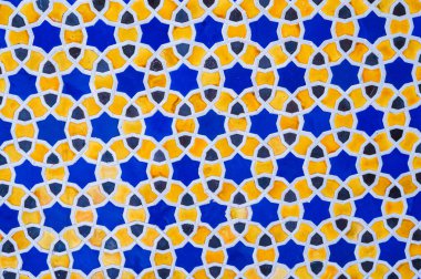 Soyut geometrik desenli sarı ve mavi seramik fayanslar. Özbek süslemeli arkaplan