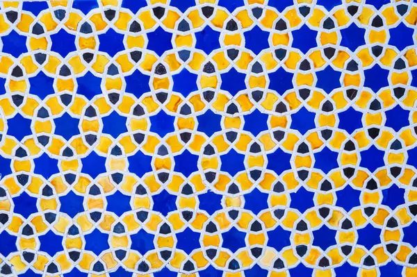 Soyut geometrik desenli sarı ve mavi seramik fayanslar. Süslü arkaplan
