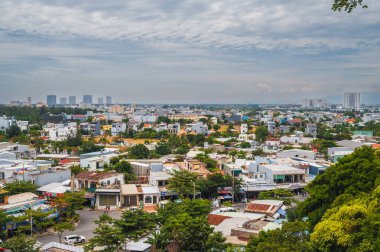 Marble Dağı 'ndan Da Nang şehrinin manzarası. Da Nang, Vietnam - 12 Eylül 2024.