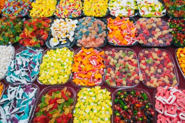 Marmelatta şekerleme ve çiğnenebilir şekerler var.