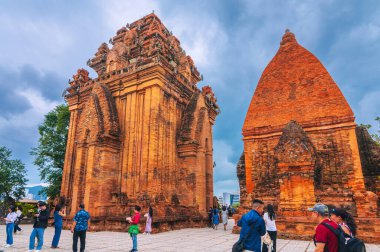 Vietnam 'daki Nha Trang' daki antik Cham Kuleleri Po Nagar. Nha Trang, Vietnam - 18 Aralık 2024