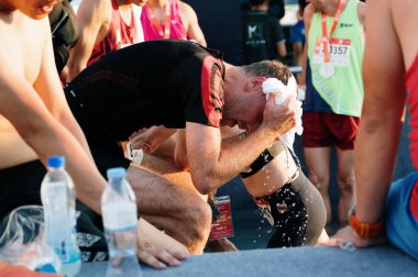 Nha Trang, Khanh Hoa Eyaleti, Vietnam - 11 Ağustos 2024: VnExpress nha trang maratonunun katılımcısı.